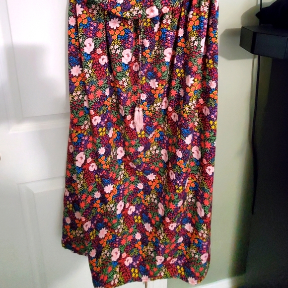 Beyond Dress - Picture 2 of 4